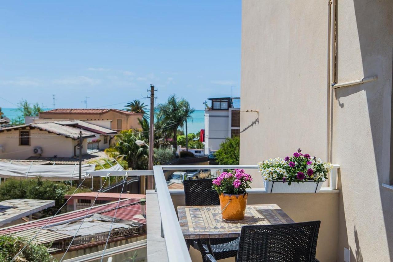 Le Notti Di Morfeo Bed & Breakfast Сан Леоне Екстериор снимка